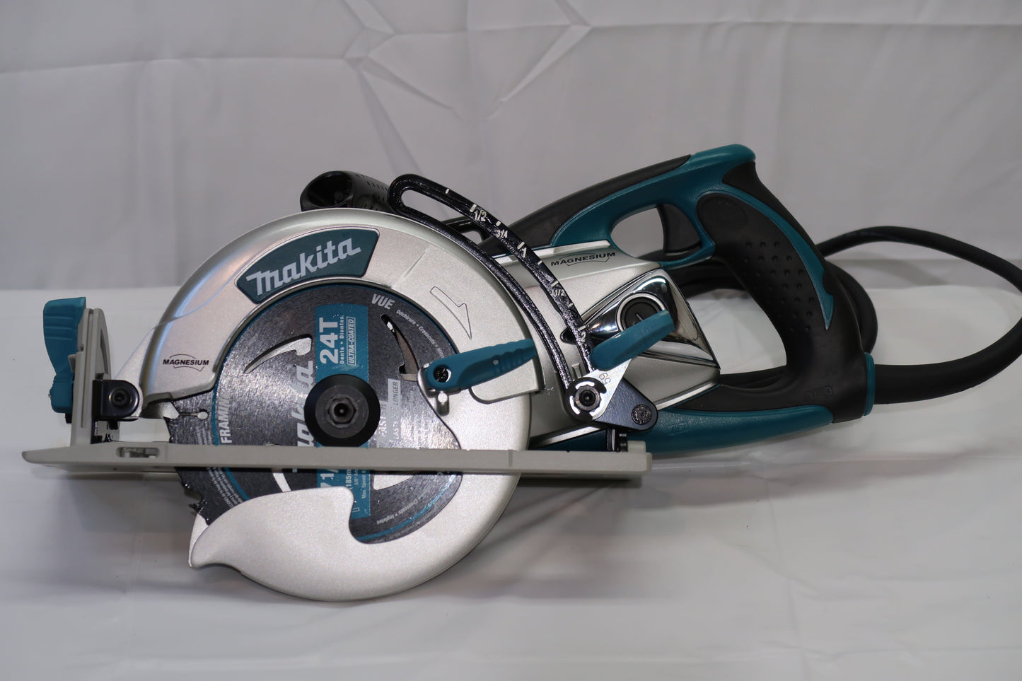 Makita 5377MG 15 Amp 7 1/4" Magnesium Hypoid Saw