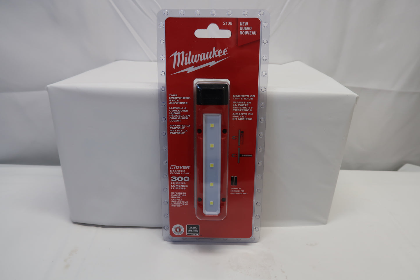 Milwaukee 2108 ROVER 300 Lumen Magnetic Flood Light