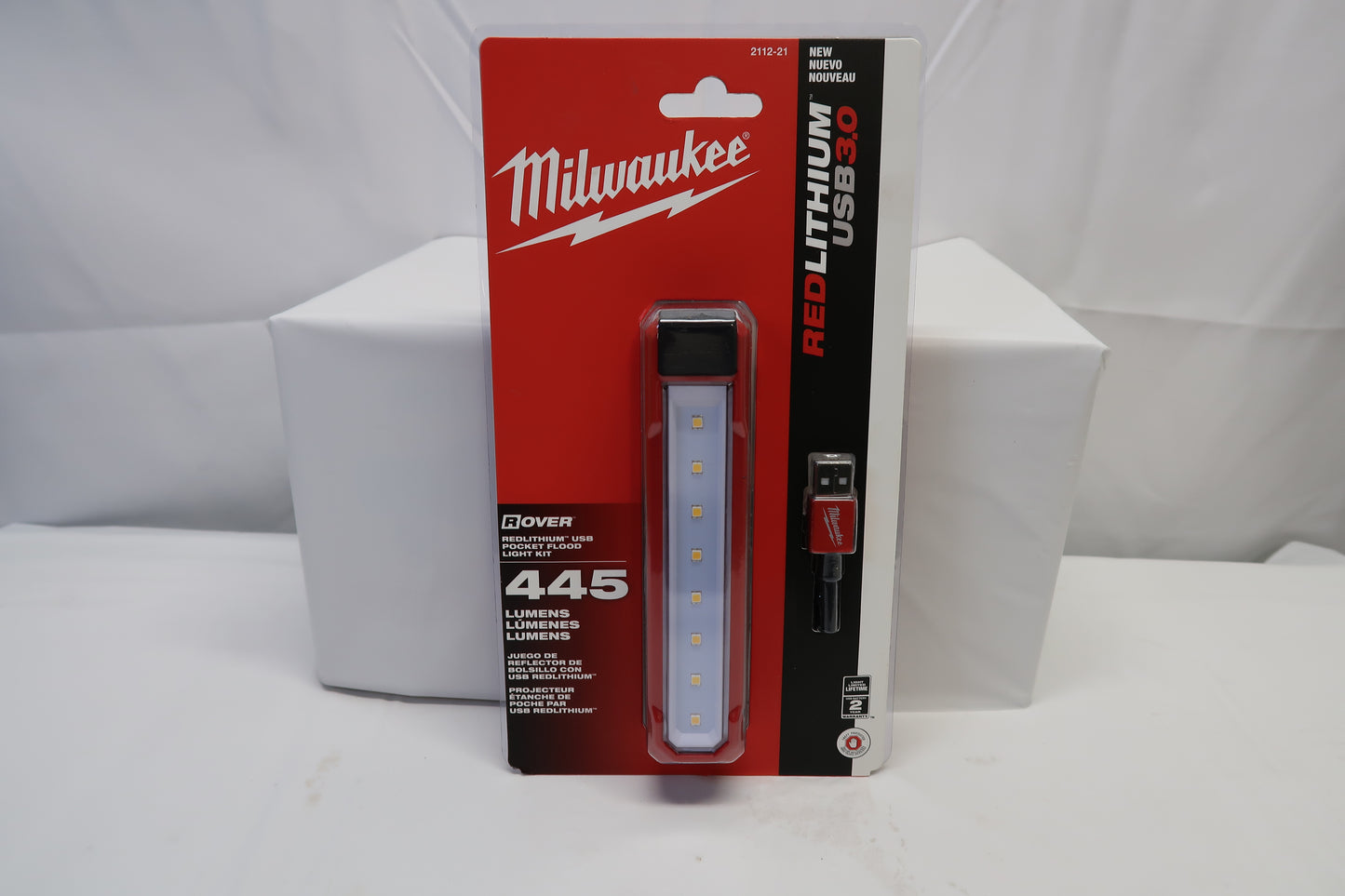 Milwaukee 2112-21 REDLITHIUM USB 445 Lumen Pocket Flood Light Kit