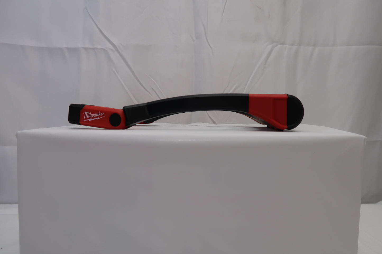 Milwaukee 2117-21 REDLITHIUM USB 400 Lumen Neck Light