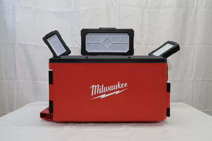 Milwaukee 2357-20 M18 PACKOUT Light/Charger