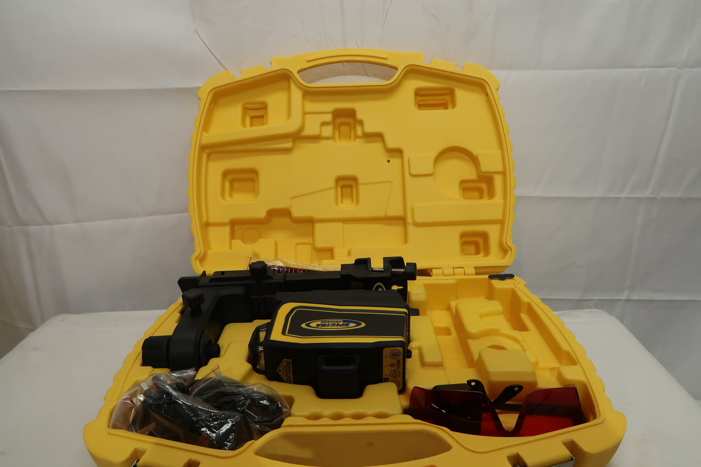 Spectra LT56 360° Cross-Line Laser Level
